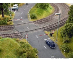 Noch 14307 HO Railway Barriers With St Andrew’s Crosses